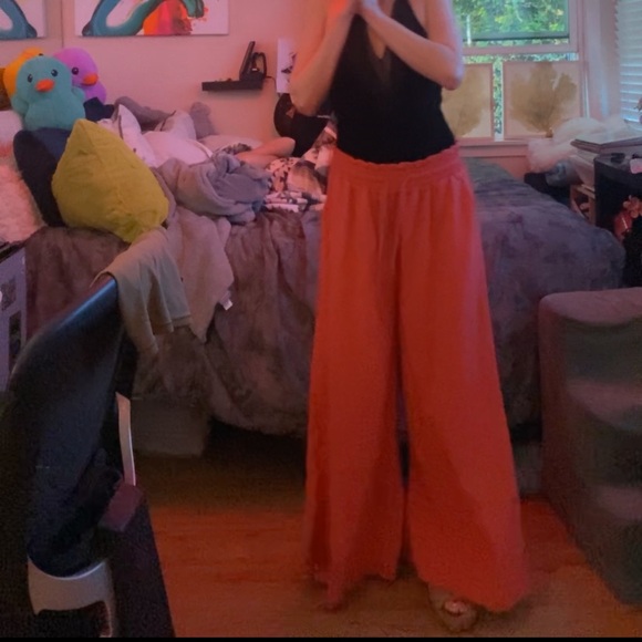 Elegant Black Top with Flowing Coral Pants - Picture 3 of 17